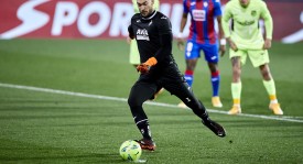 贝尔退役后身材保持：完美腹肌健身成果显著